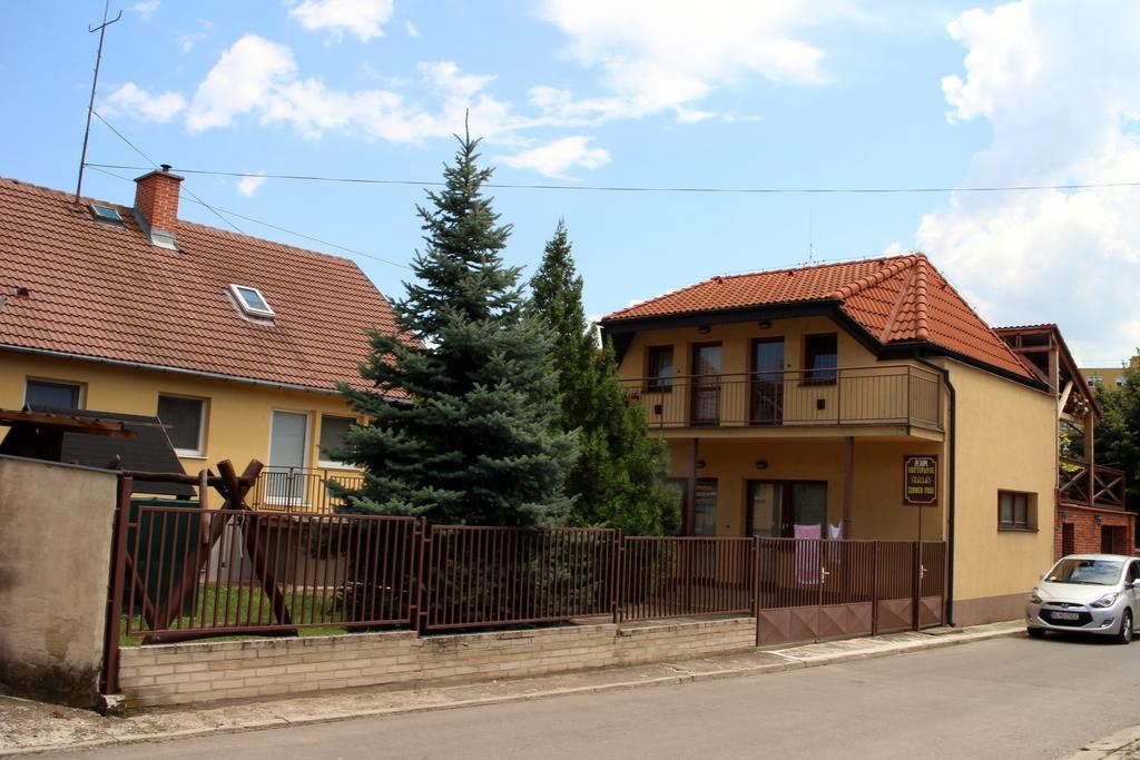 מלון Štúrovo Dom Studia Petra מראה חיצוני תמונה